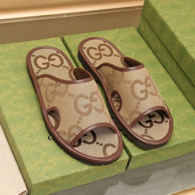 G*u*i slippers